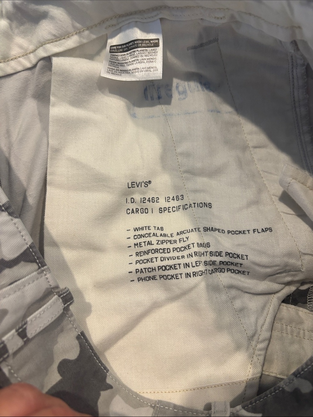 Levi's Men's Relaxed Cargo Jeans in Gray Camo - Picture 3 of 8